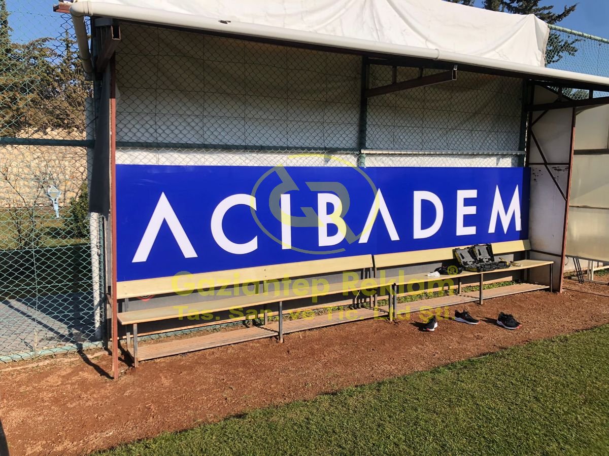 Acıbadem Spor Alanı Işıksız Vinil Germe Tabela