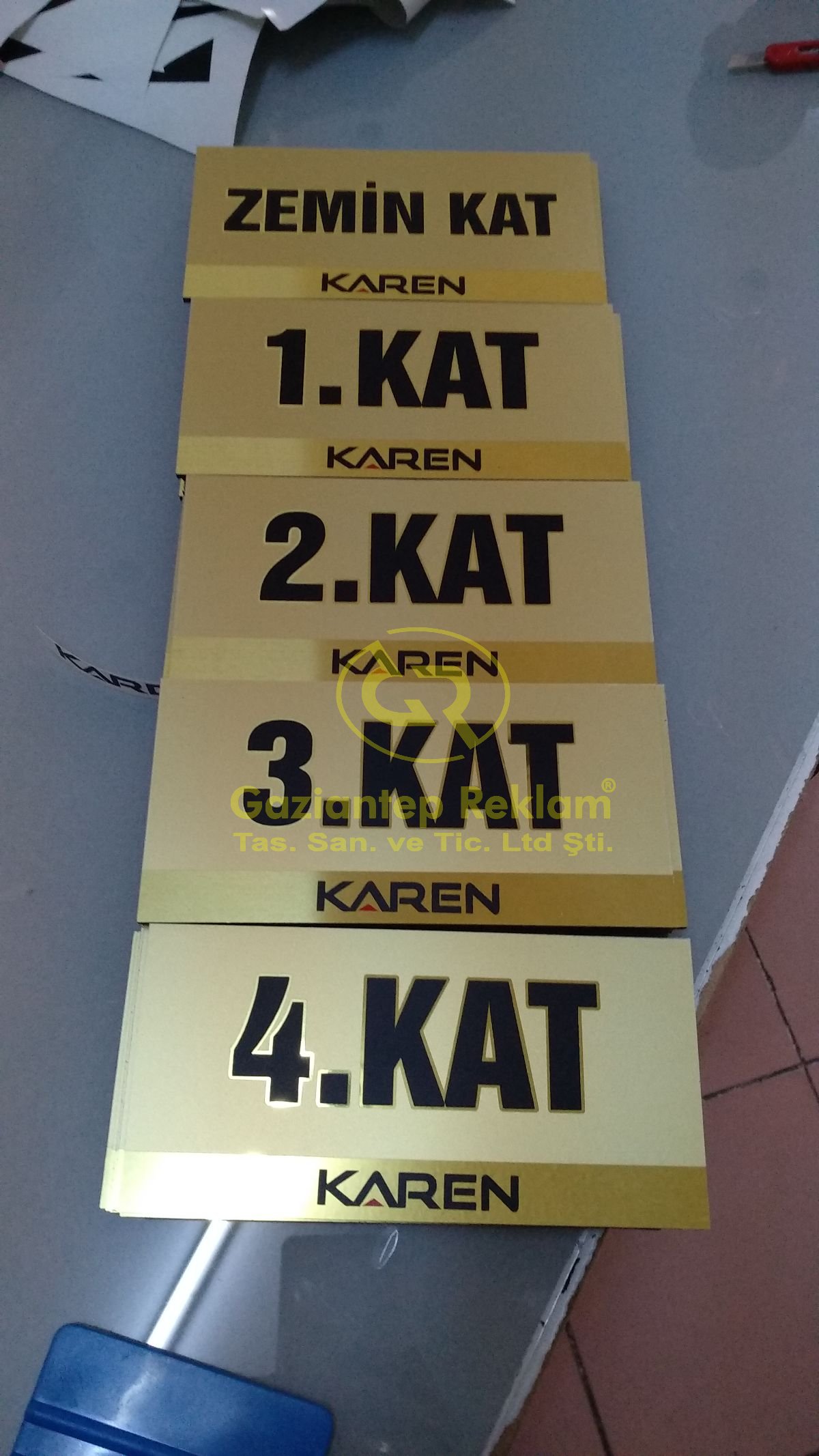 Altın Efektli İç Mekan Yönlendirme Levhaları