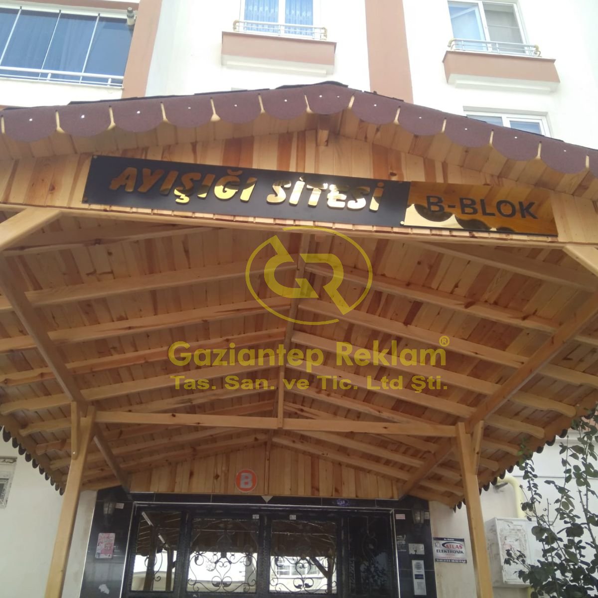 Ayışığı Sitesi Ahşap Üzeri Gold Alkor Harfler
