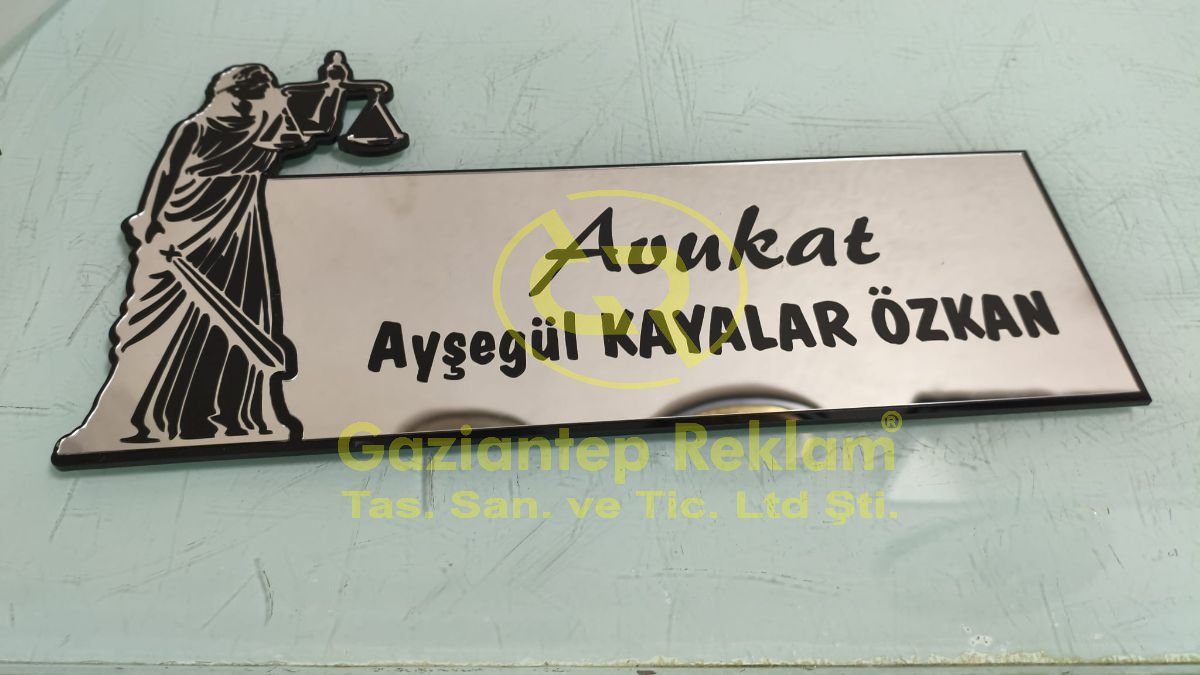 Ayna Pleksi Lazer Kesim Kapı İsimliği