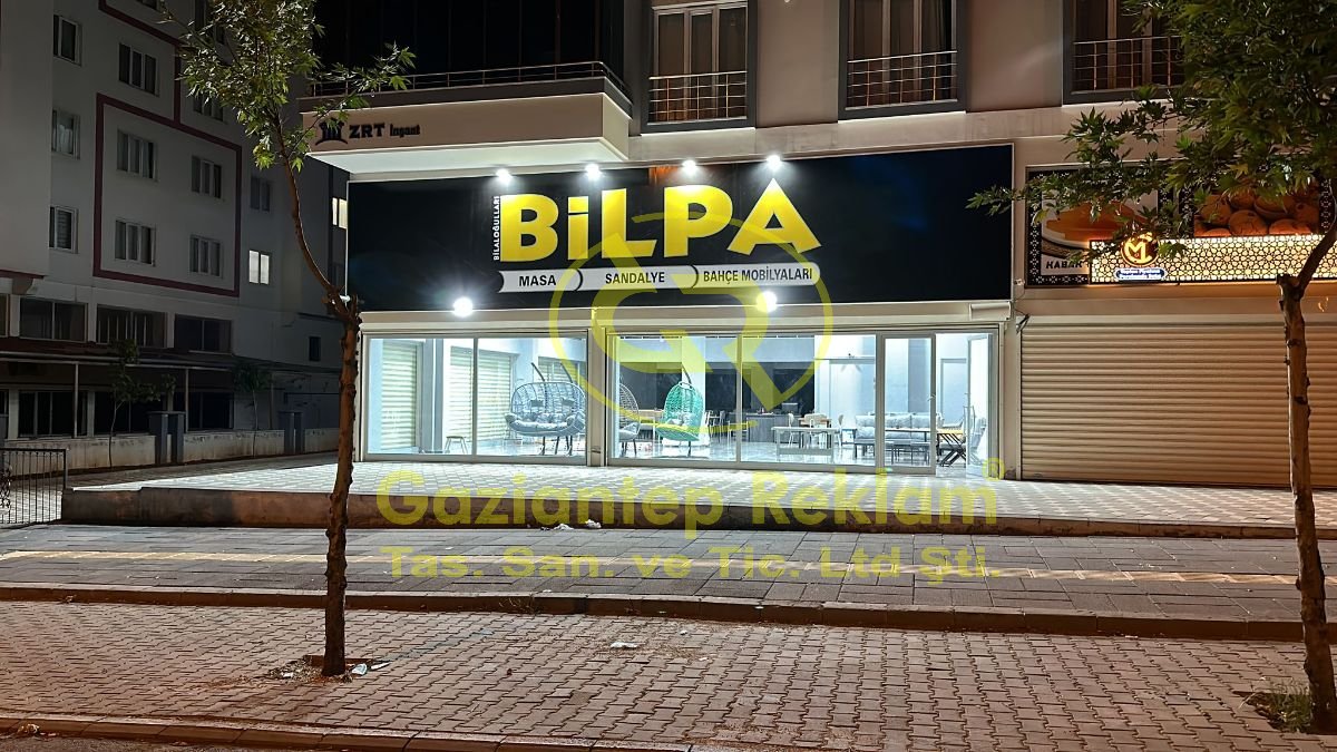 BİLPA Mağazası Estetik Spotlight Aydınlatmalı Vinil Germe Tabela