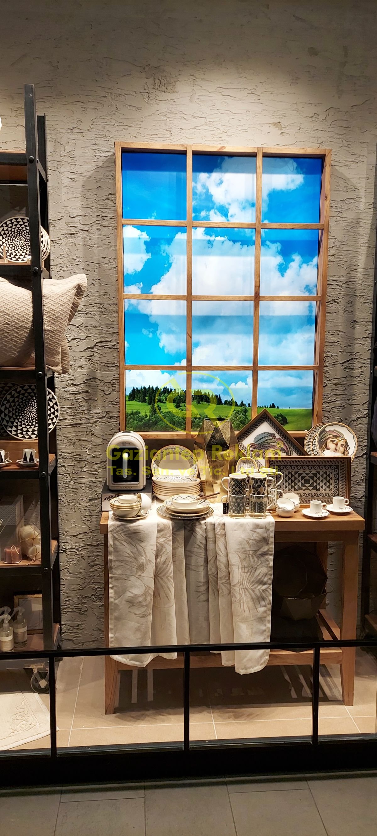 Dekoratif Vitrin Cam Kaplama Dijital Baskı