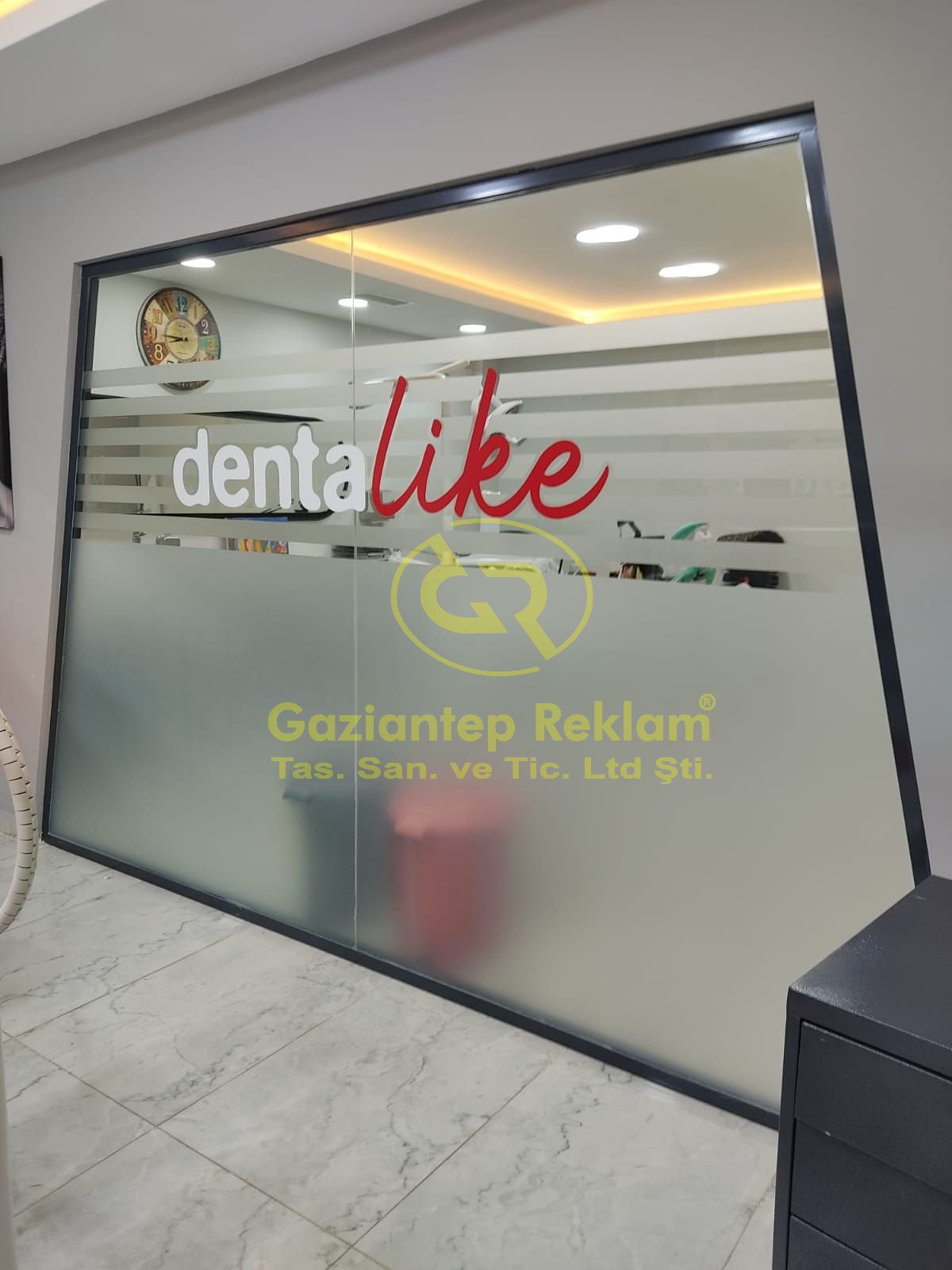 Dentalike Kliniği Kumlama Görünümlü Folyo Uygulaması
