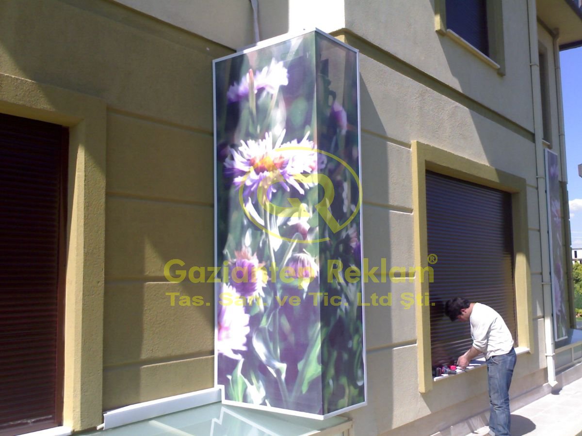 Dikey Mimari Özel Işıklı Dekoratif Pilon