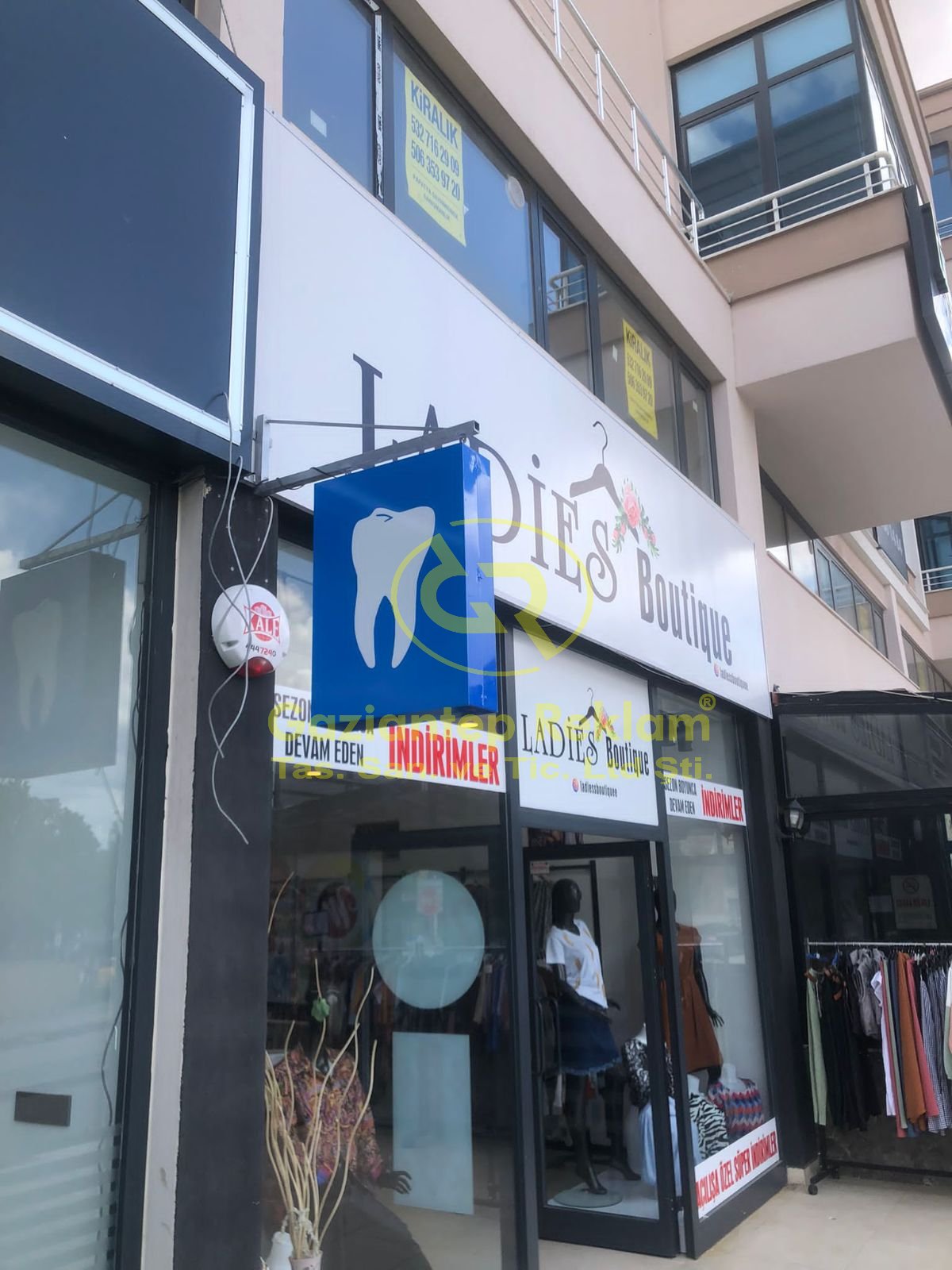 Diş Sembollü Kare Fener Tabela Aydınlatma Uygulaması