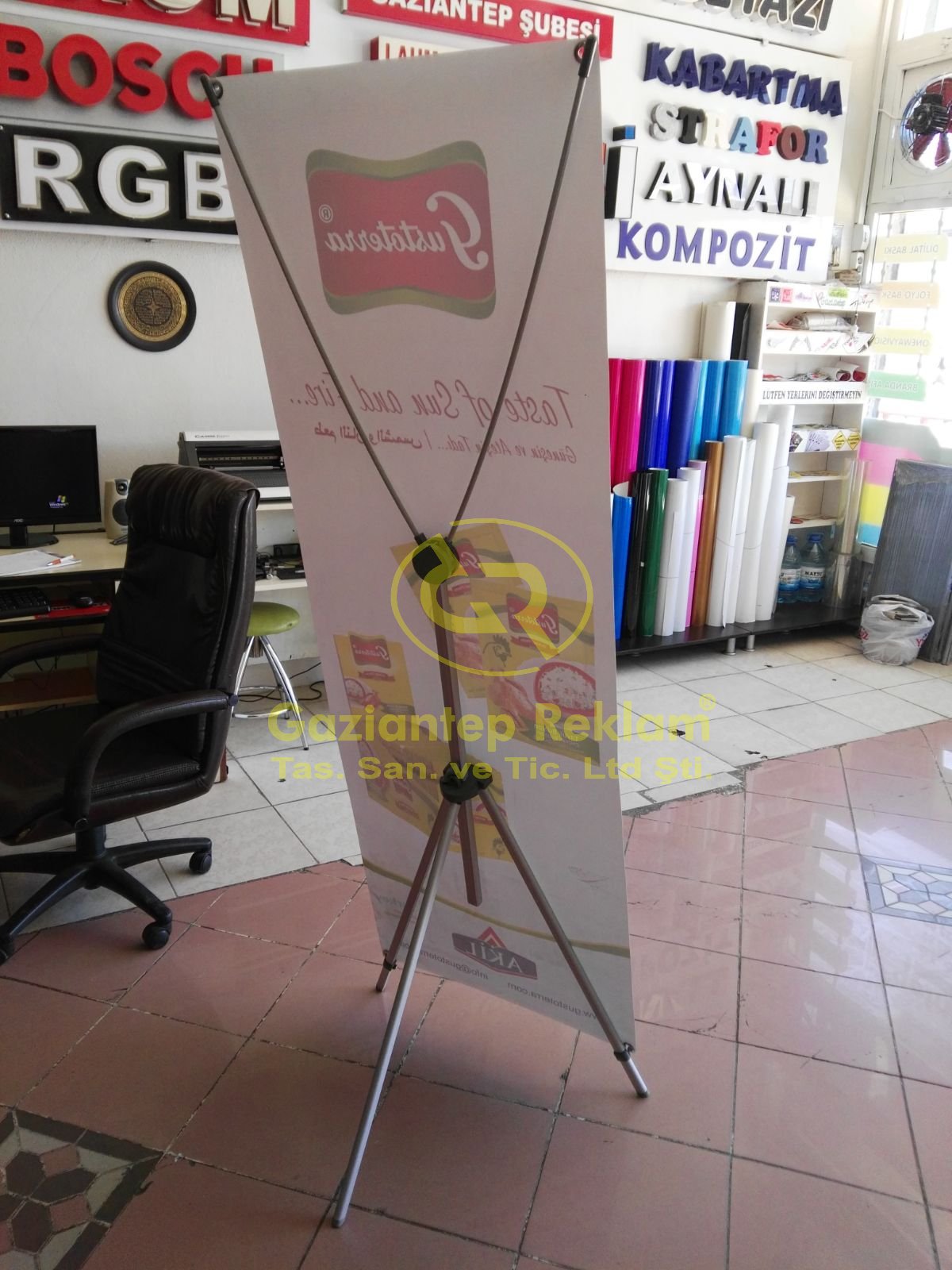 Ekonomik Hızlı Kurulum Portatif X Banner Stand