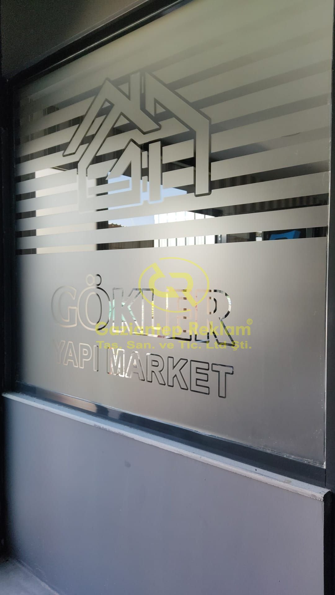 Gökler Yapı Market Çizgili Cam Kumlama Folyo Uygulaması