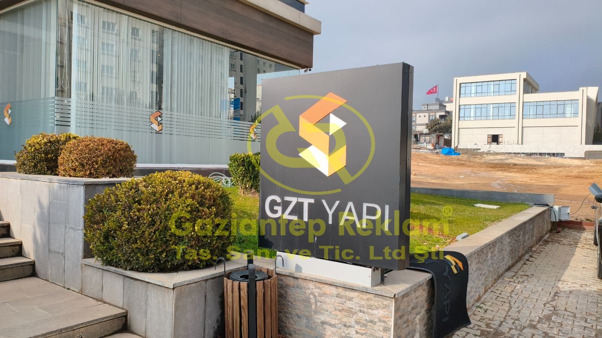 GZT YAPI Modern Estetik CNC Oyma Pilon Tabela