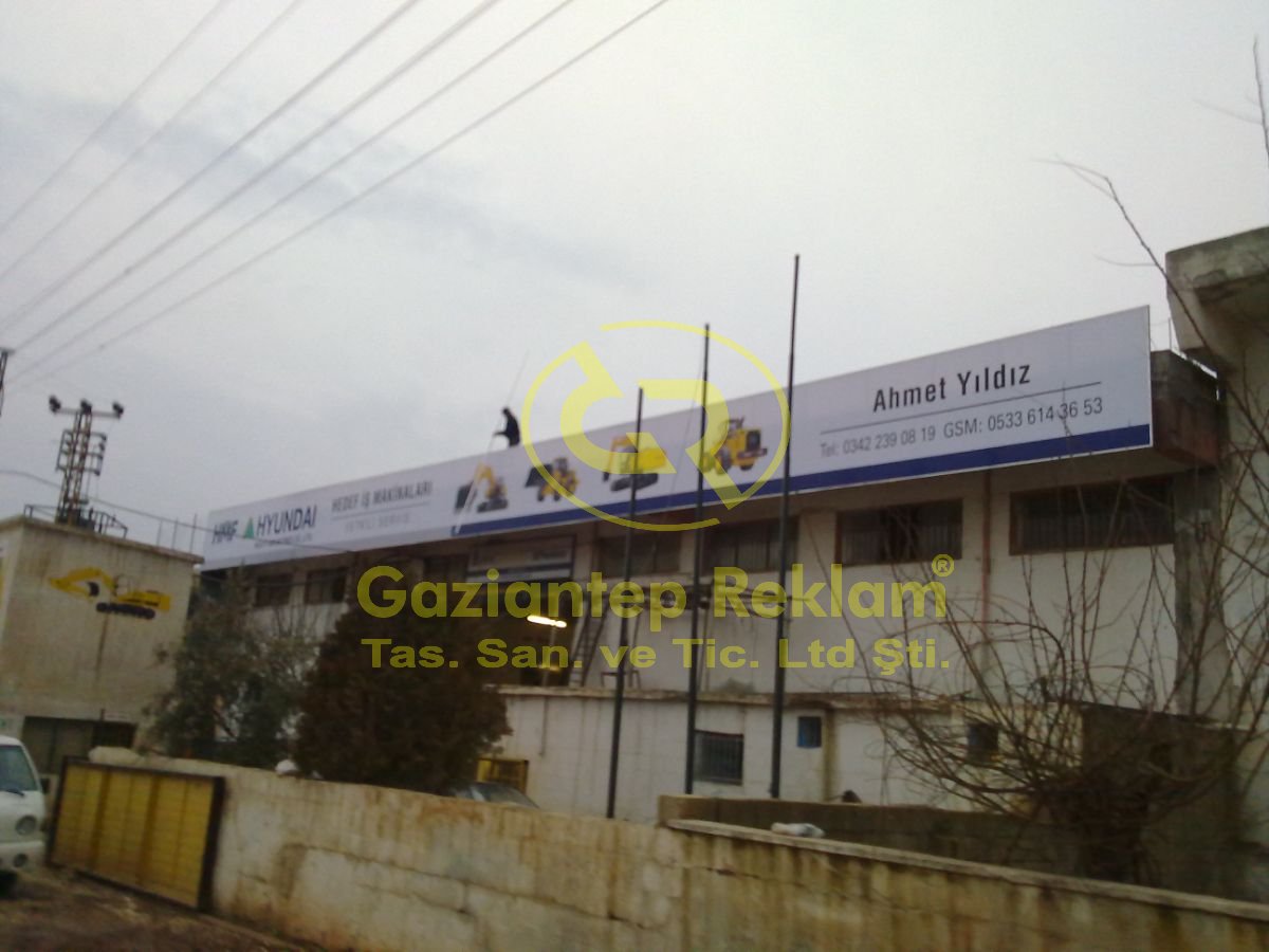 Hedef İş Makinaları Büyük Vinil Germe Cephe Tabelası