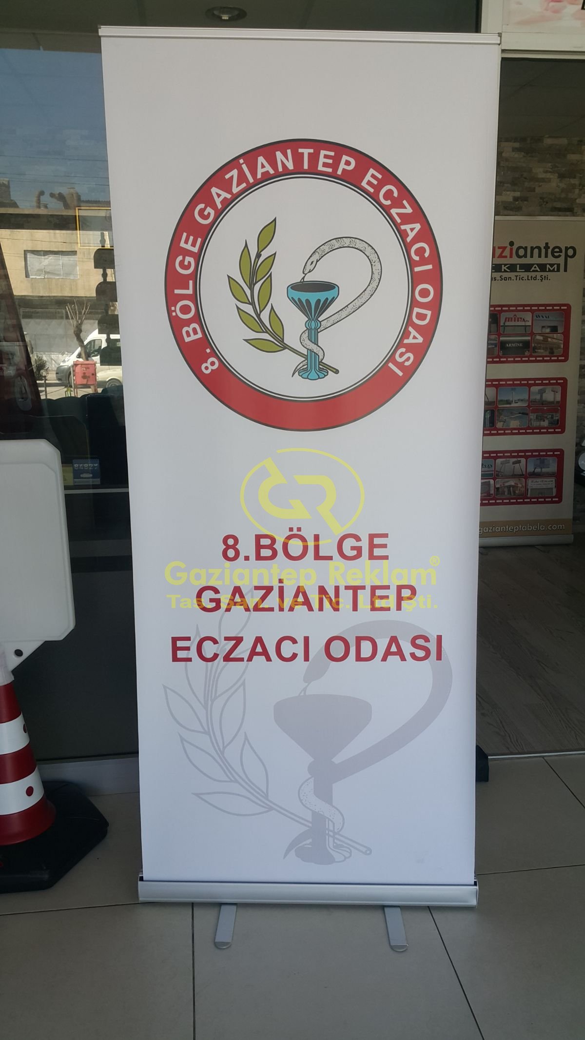 Hızlı Kurulumlu Kurumsal Roll-Up Display Afiş