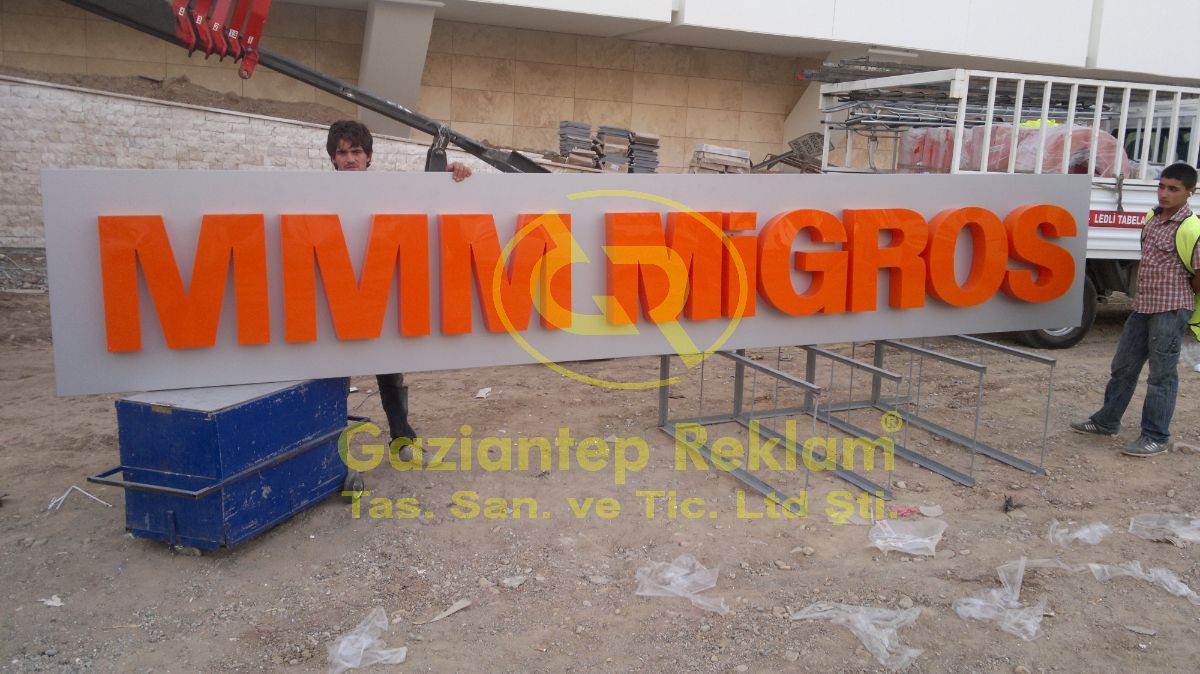  Işıklı Pleksi Kutu Harf Montajı