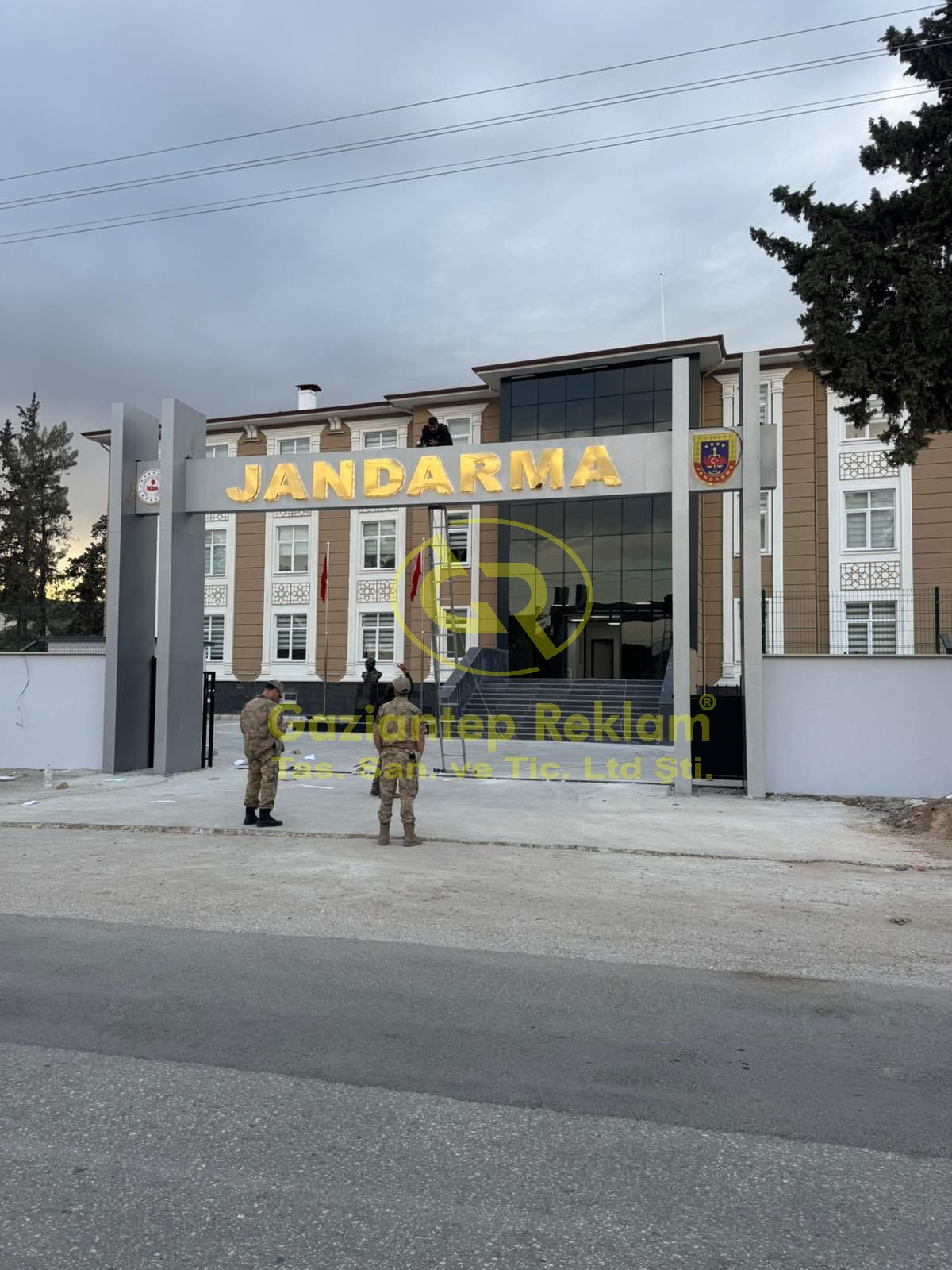JANDARMA Altın Krom Kutu Harf Dış Cephe LED Tabela