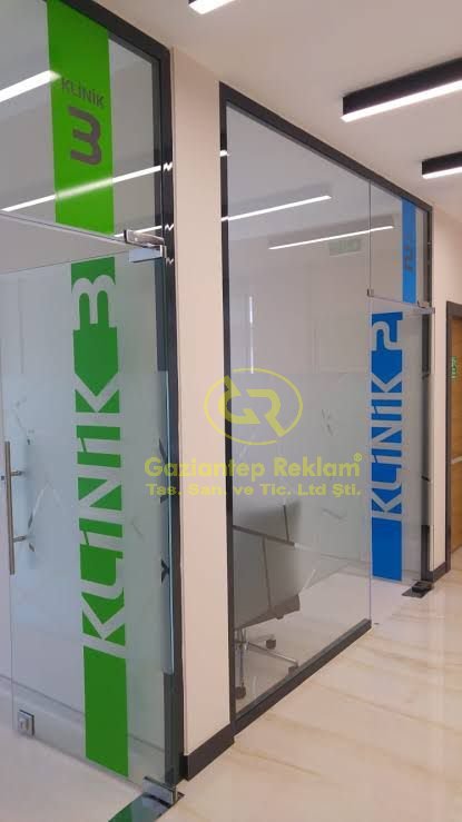 Klinik Cam Bölme Kumlama Üzeri Dijital Baskı