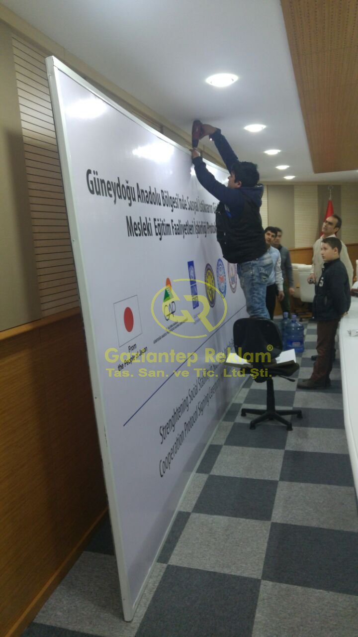 Kurumsal Etkinlik Basın Duvarı Backdrop Uygulamaları