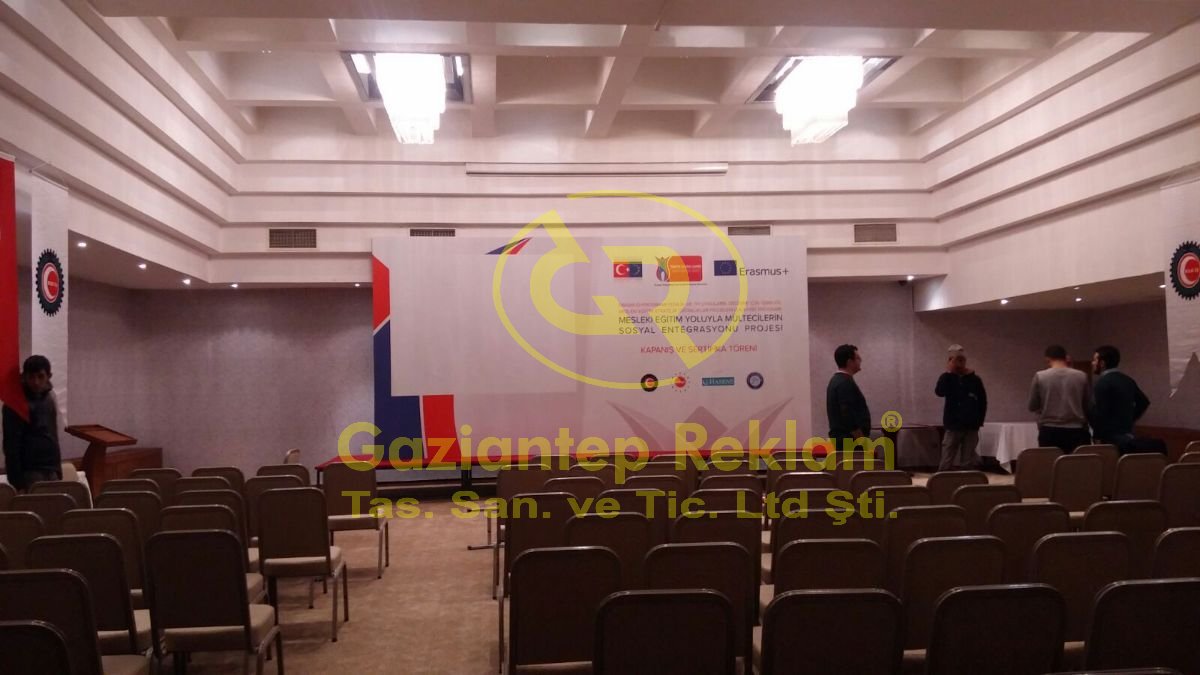Kurumsal Etkinlik Sahne Arkası Backdrop Çözümleri