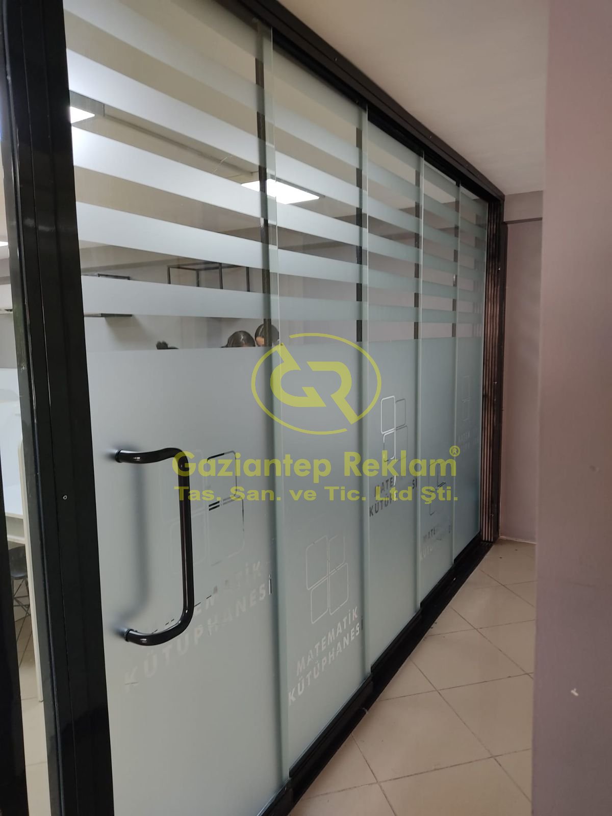 Matematik Kütüphanesi Estetik Cam Kumlama Folyo Uygulaması