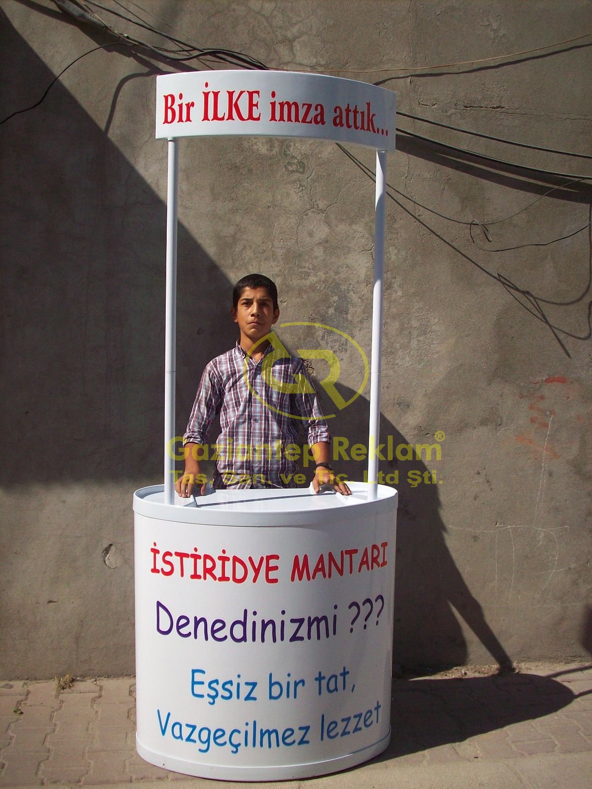 Oval Portatif Tadım Standı ve Tanıtım Kiosku