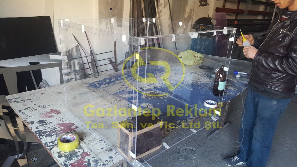 Özel Şeffaf Pleksi Display Kutu İmalatı
