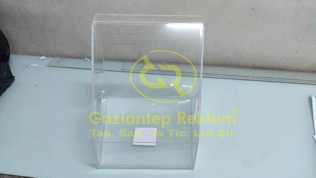 Özel Üretim Şeffaf Akrilik Pleksi Teşhir Kutusu