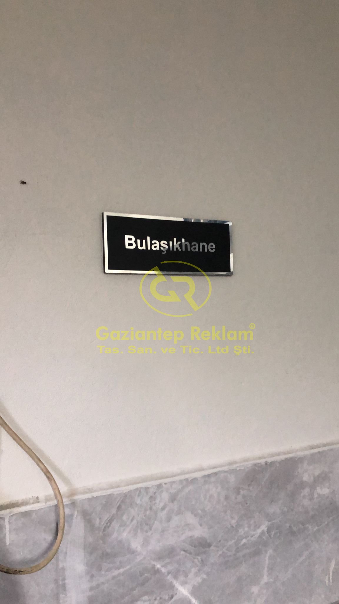 Paslanmaz Görünümlü Modern Ofis Yönlendirme İsimlikleri