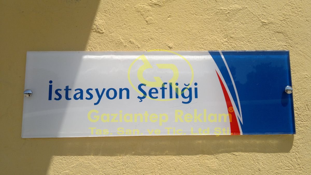  Pleksi Duvar İsimlik Yönlendirme Çözümleri