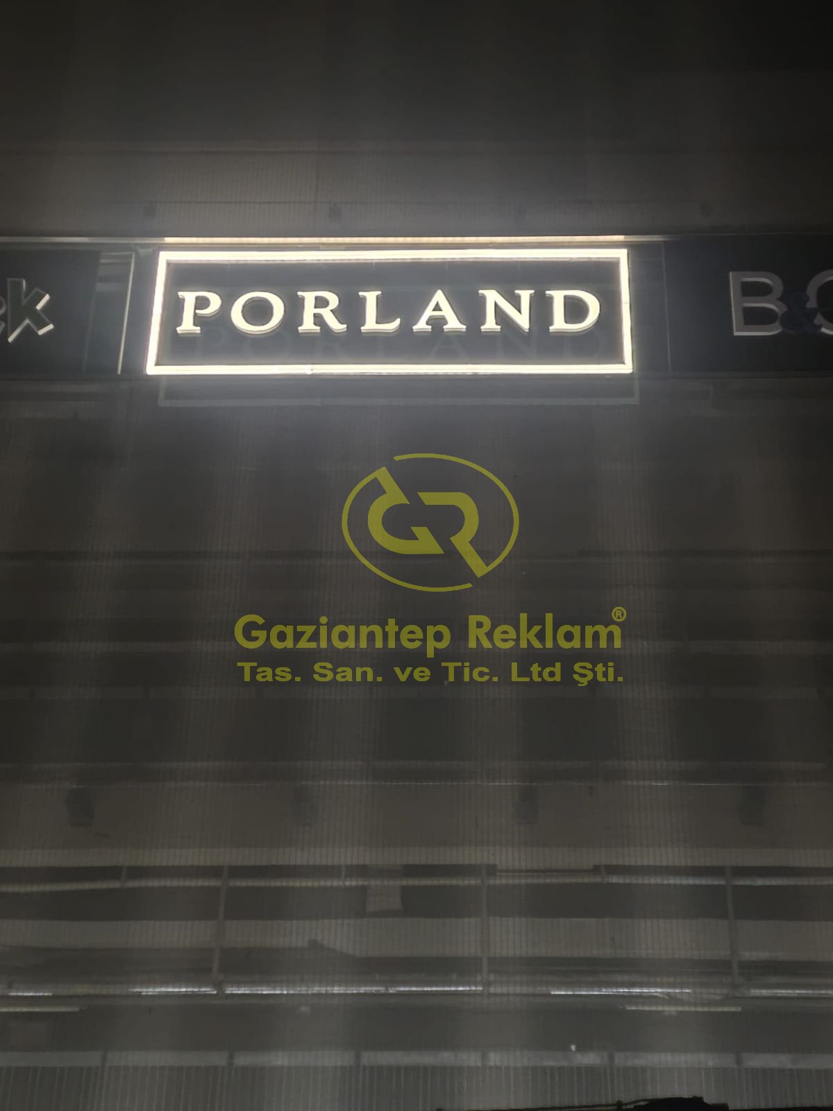 PORLAND Kurumsal Kimliğine Özel LED Aydınlatmalı Tabela Uygulaması