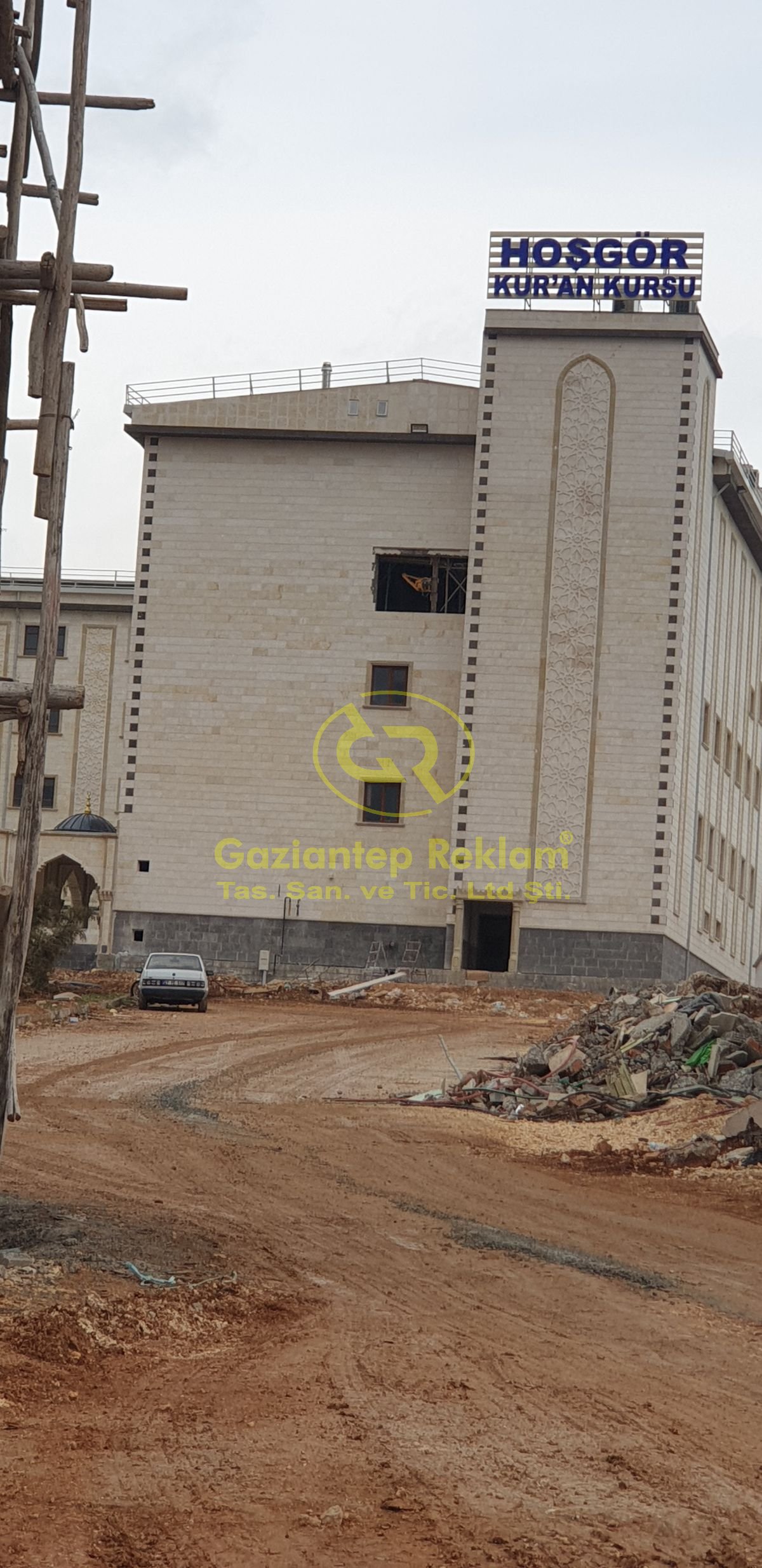 Profesyonel Işıklı Çatı Kutu Harf Tabela Uygulamaları