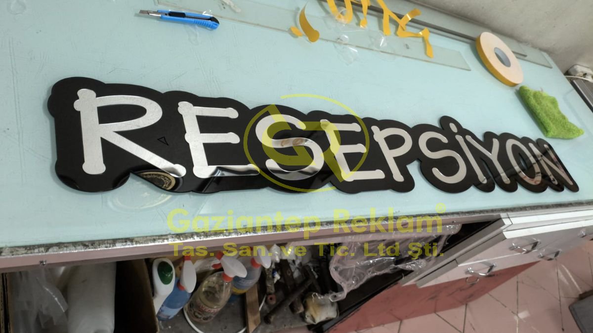 Resepsiyon Ayna Pleksi Lazer Kesim Katmanlı Yönlendirme Tabelası