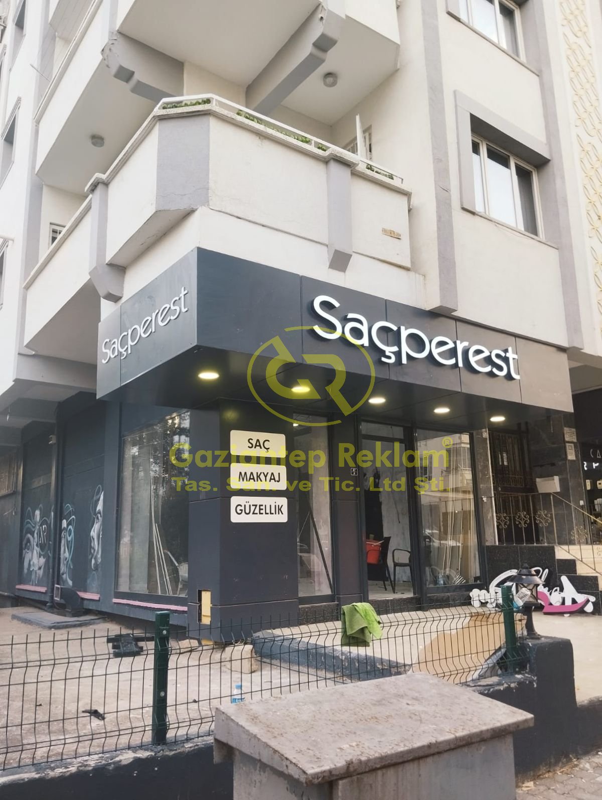 Saçperest Estetik Beyaz Işıklı Pleksi Kutu Harf Tabela