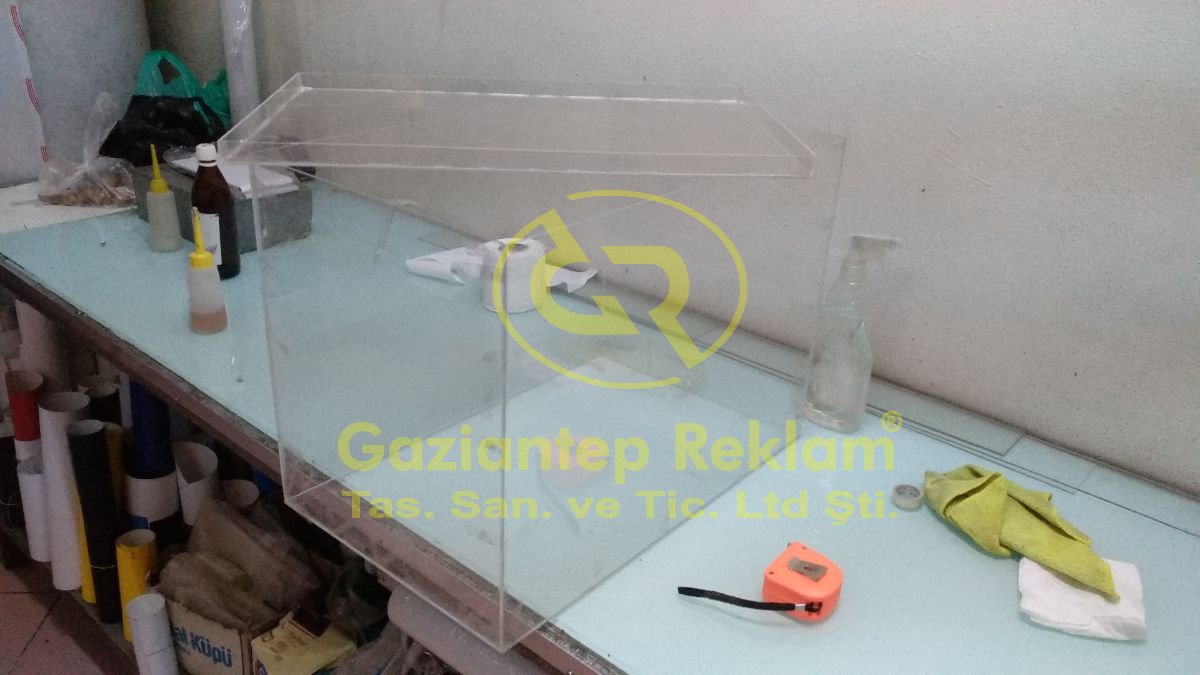 Şeffaf Akrilik Pleksi Kutu ve Stand İmalatı