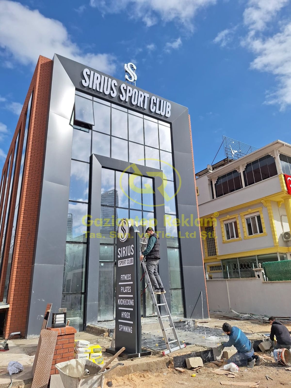 Sirius Sport Club LED Işıklı Kutu Harf Cephe Tabelası