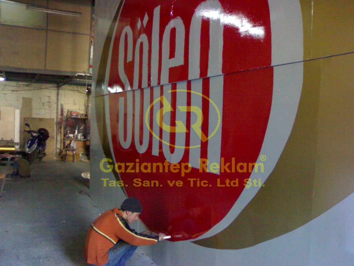 Şölen Mağazası Parlak Yüzeyli  Sac Cephe Tabelası