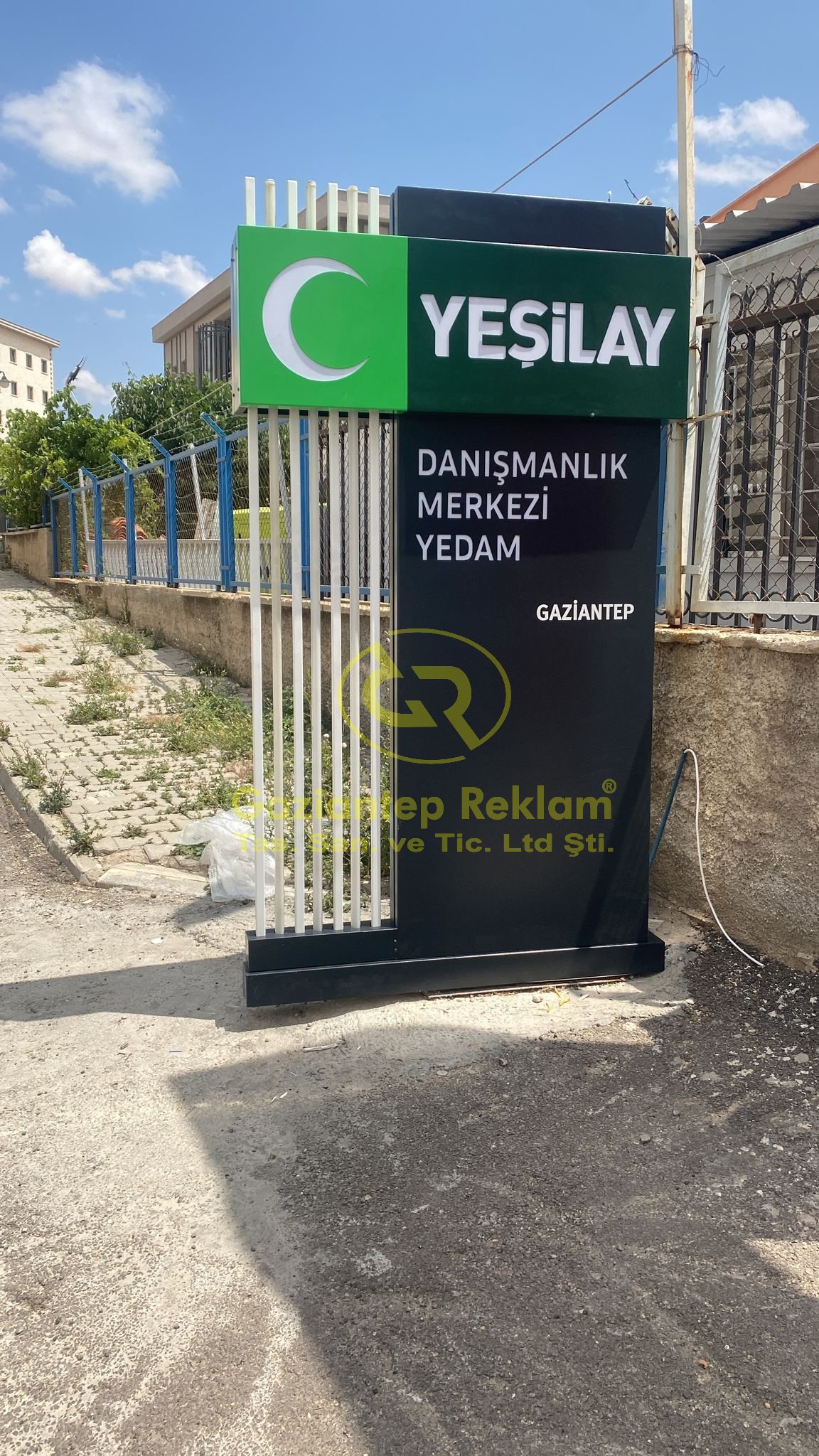 Yeşilay Danışmanlık Merkezi Işıklı Kompozit Totem Tabela